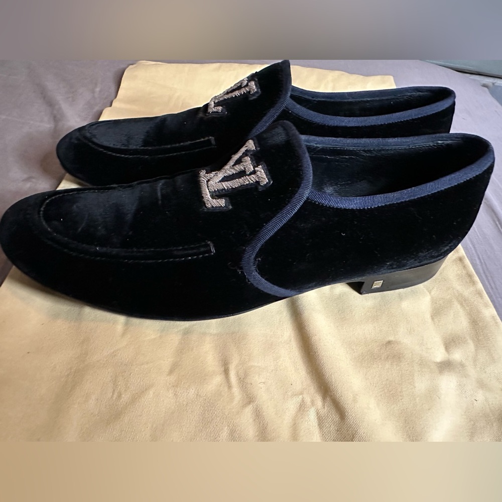 Louis Vuitton Men’s Black Velvet Logo loafer with blue trim EUC - Picture 3 of 6